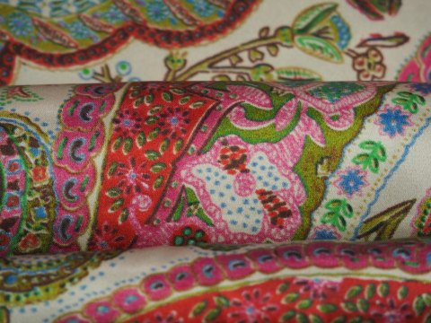 Jedwab Etro - Różowo-zielone wzory orientalne - kupon Jedwab Etro - Różowo-zielone wzory orientalne - kupon