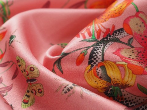 Jedwab Gucci - Węże i lilie na różu Jedwab Gucci - Węże i lilie na różu