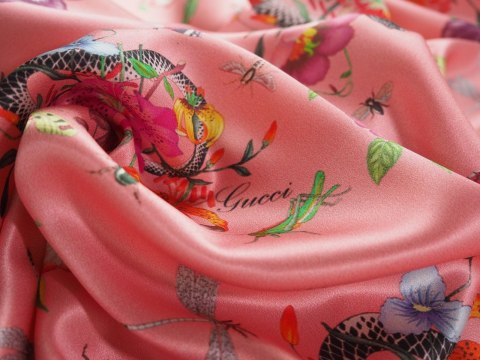 Jedwab Gucci - Węże i lilie na różu Jedwab Gucci - Węże i lilie na różu