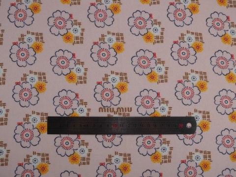Szyfon jedwabny Miu Miu - Kwiaty wiśni na różu Szyfon jedwabny Miu Miu - Kwiaty wiśni na różu