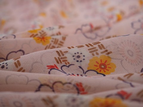 Szyfon jedwabny Miu Miu - Kwiaty wiśni na różu Szyfon jedwabny Miu Miu - Kwiaty wiśni na różu