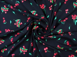 czarny jedwab w wisienki