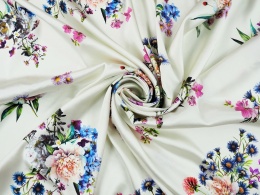 biały jedwab w kwiaty
