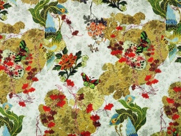 satynowy jedwab w orientalny wzór w kwiaty i ptaki