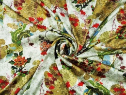 satynowy jedwab w orientalny wzór w kwiaty i ptaki