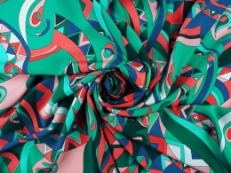 jedwab w abstrakcyjny wzór w morskich odcieniach z brzoskwiniowymi elementami