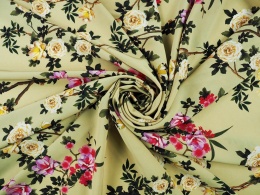 oliwkowy jedwab w gałązki z kwiatami