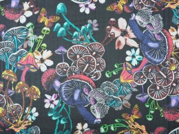 czarny szyfon jedwabny w kolorowe grzyby