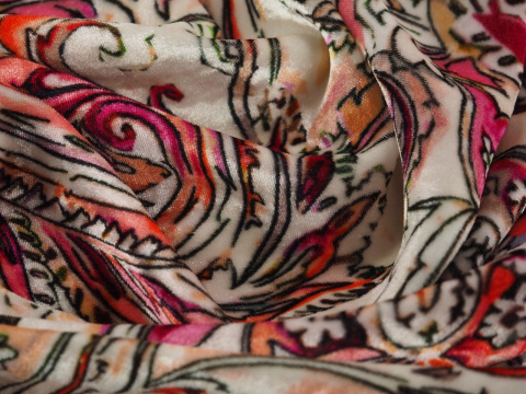 Welur jedwabny - Orientalny paisley- kupon 1.15 Welur jedwabny - Orientalny paisley- kupon 1.15