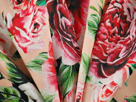 Jedwab sygnowany - Peonie na brzoskwini Jedwab sygnowany - Peonie na brzoskwini