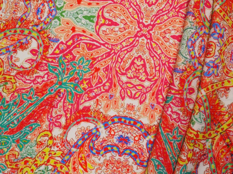 Wełna z wiskozą - Intensywnie kolorowe ornamenty Wełna z wiskozą - Intensywnie kolorowe ornamenty
