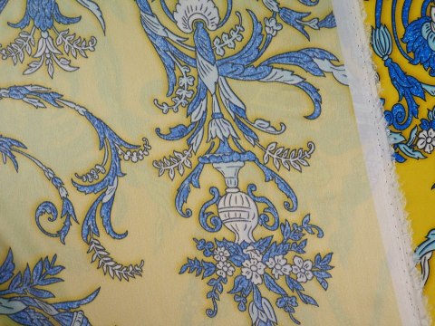 Jedwab elastyczny - Niebieskie ornamenty na żółci Jedwab elastyczny - Niebieskie ornamenty na żółci