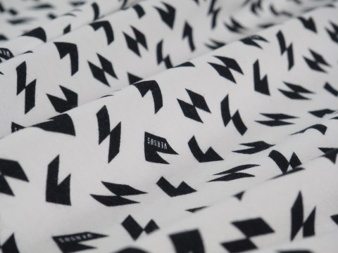 Dzianina sygnowana - Geometryczne wzory na bieli Dzianina sygnowana - Geometryczne wzory na bieli