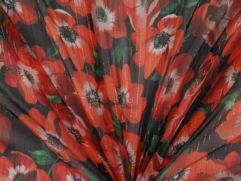 Jedwab szyfon - Pomarańczowe maki na czerni Jedwab szyfon - Pomarańczowe maki na czerni