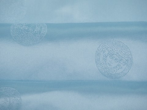 Podszewka sygnowana - Emblematy na gołębimy błękicie Podszewka sygnowana - Emblematy na gołębimy błękicie