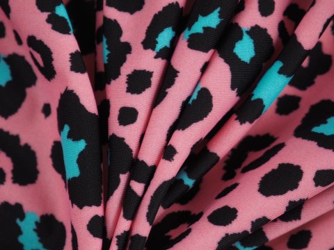 Lycra - Niebieskie cętki na różu Lycra - Niebieskie cętki na różu