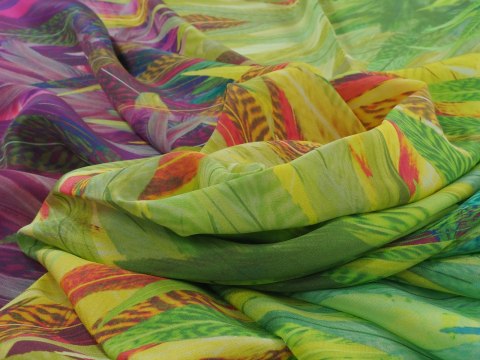 Jedwab krepa - Multikolorowe pióra Jedwab krepa - Multikolorowe pióra