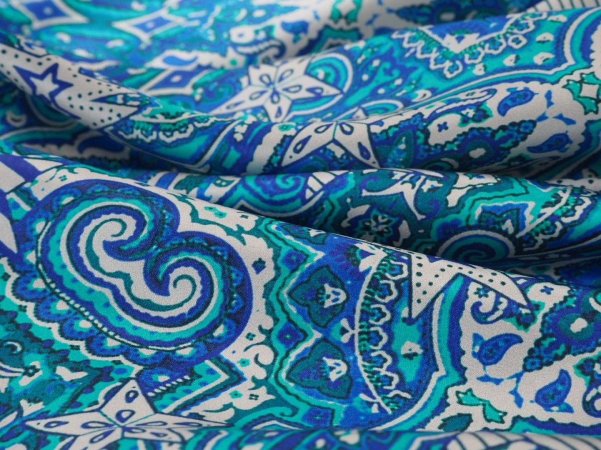 Jedwab sygnowany - Niebieskie ornamenty i gwiazdy Jedwab sygnowany - Niebieskie ornamenty i gwiazdy