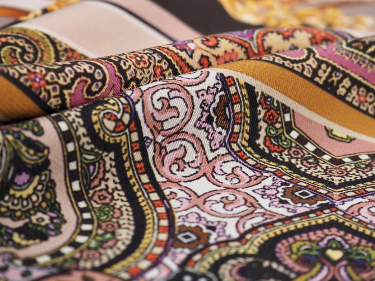 jedwab krepa herby i paisley panel jedwab krepa herby i paisley panel