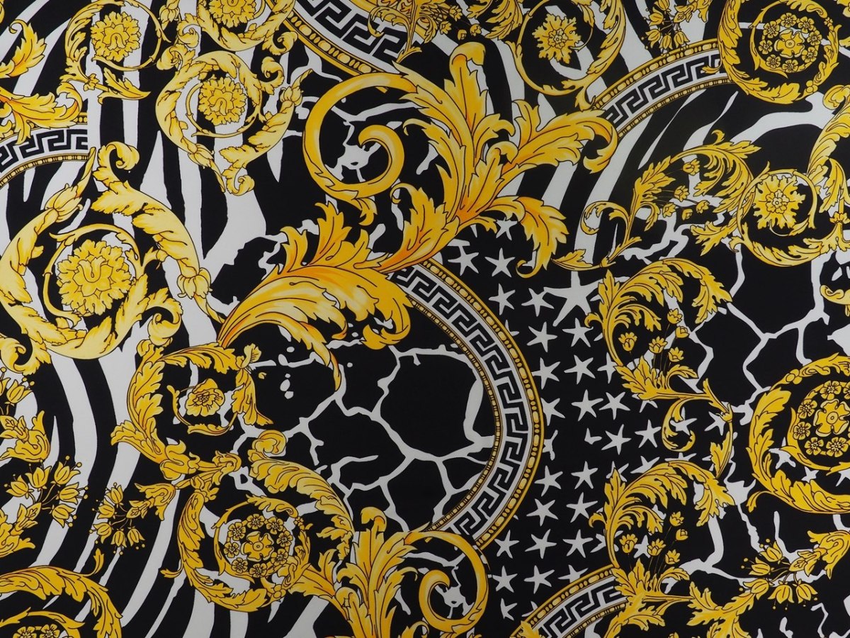 włoski jedwab twill Versace wzór w złote ornamenty włoski jedwab twill Versace wzór w złote ornamenty