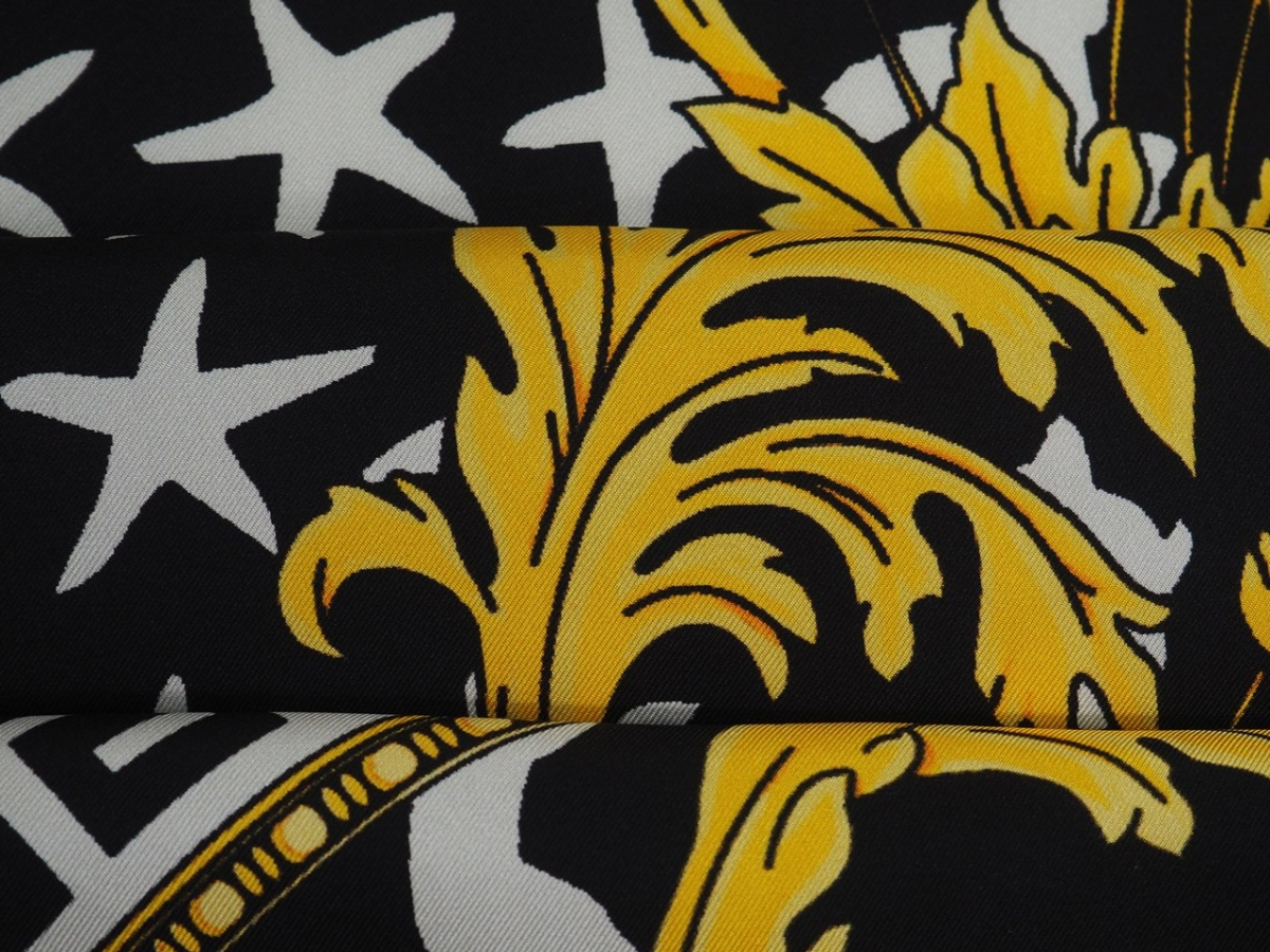 włoski jedwab twill Versace wzór w złote ornamenty włoski jedwab twill Versace wzór w złote ornamenty