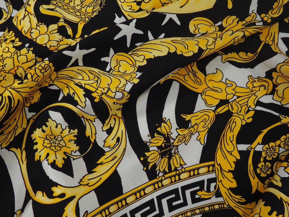włoski jedwab twill Versace wzór w złote ornamenty włoski jedwab twill Versace wzór w złote ornamenty