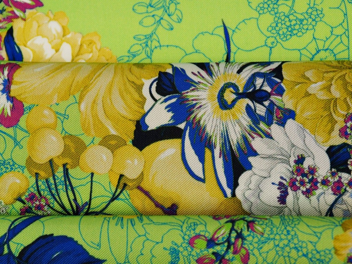 jedwab twill naturalny w duży wzór w kwiaty na pastelowym tle jedwab twill naturalny w duży wzór w kwiaty na pastelowym tle