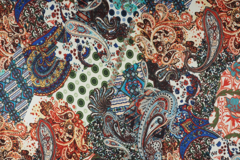 Dzianina "etro" - Arabskie wzory zielone akcenty Dzianina "etro" - Arabskie wzory zielone akcenty