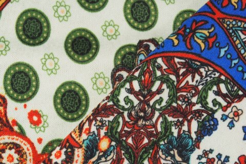 Dzianina "etro" - Arabskie wzory zielone akcenty Dzianina "etro" - Arabskie wzory zielone akcenty