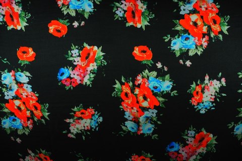 Jedwab Dolce&Gabbana - Malowane kwiaty na czerni Jedwab Dolce&Gabbana - Malowane kwiaty na czerni
