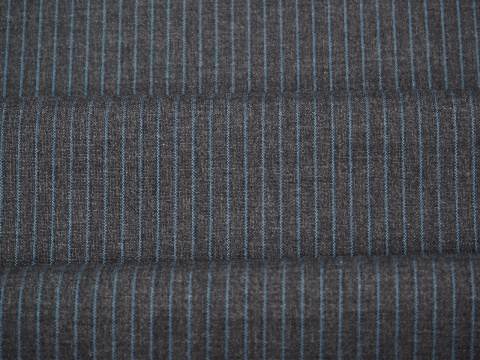 Wełna naturalna - Błękitny prążek na ciemnym szarym Wełna naturalna - Błękitny prążek na ciemnym szarym