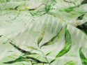 wytłaczany w paski jasno zielony szyfon jedwabny w liście