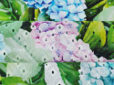 bawełna ażurowa w niebieskie i różowe hortensje oraz zielone liście