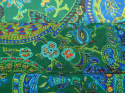 szyfon jedwaby w duży, orientalny wzór z paisleyem na zieleni