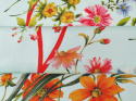 panel jedwabny w kolorowe kwiaty z czerwoną wstążką na seledynie